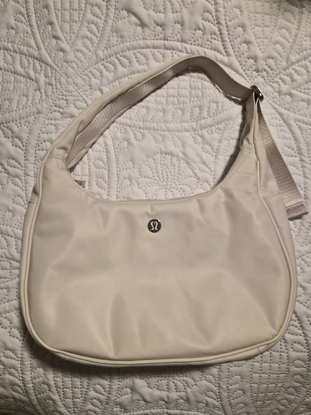 Lululemon 4L Cream Shoulder Bag